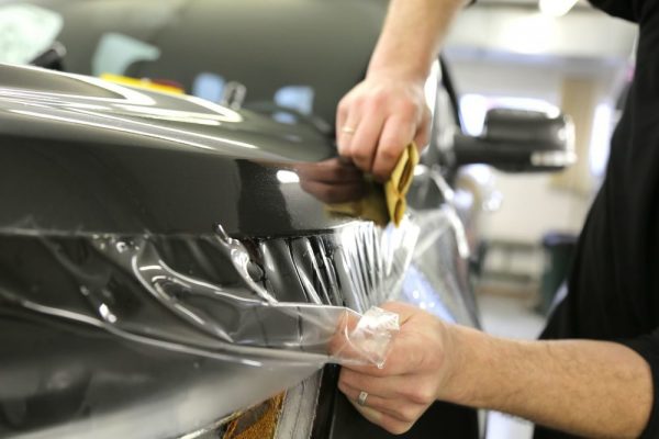 Нужно ли наносить защитную плёнку на свой автомобиль?