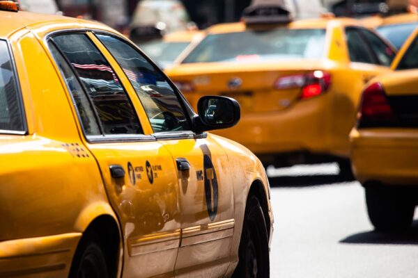 Что выбрать: прокат авто или такси