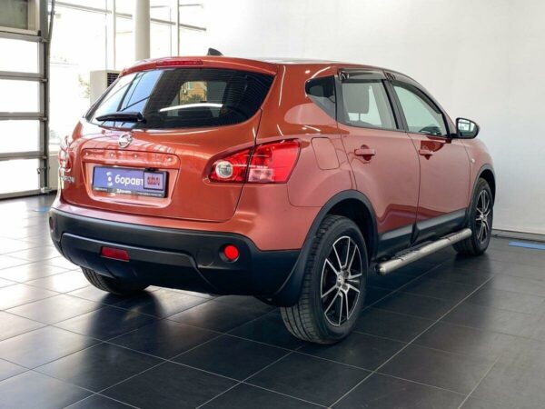Есть ли что-то общее у Nissan Almera и Nissan Qashqai?